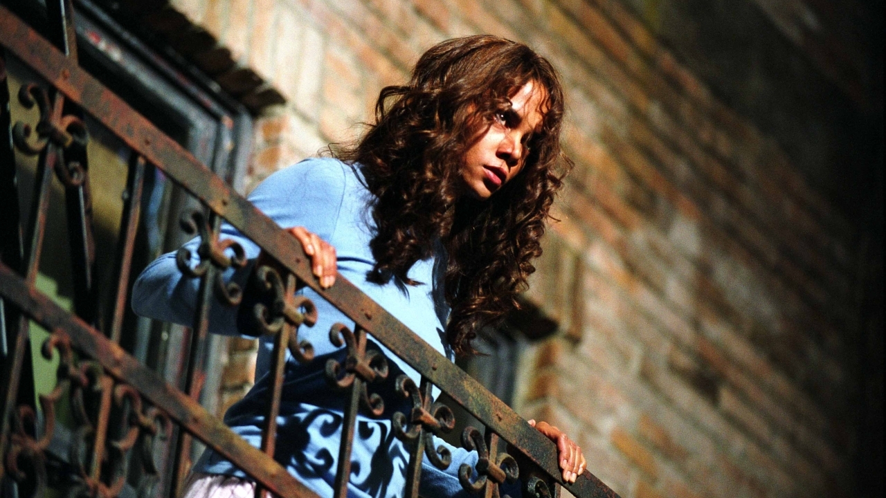 Deze rampzalige film zette bijna een punt achter de carrière van Halle Berry