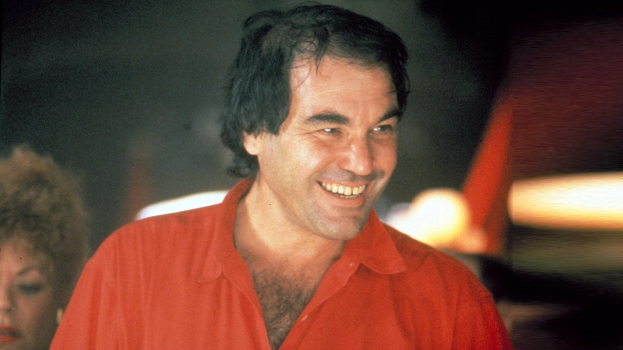 Oliver Stone biedt excuses aan na kritiek op 'Barbie': "Ik was onwetend"