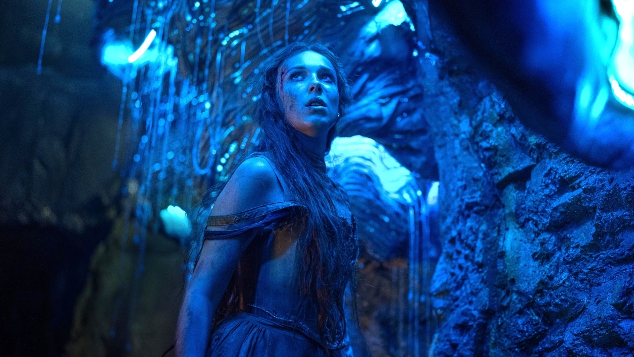 Millie Bobby Brown is een vurige verschijning op poster voor Netflix-fantasyfilm 'Damsel'