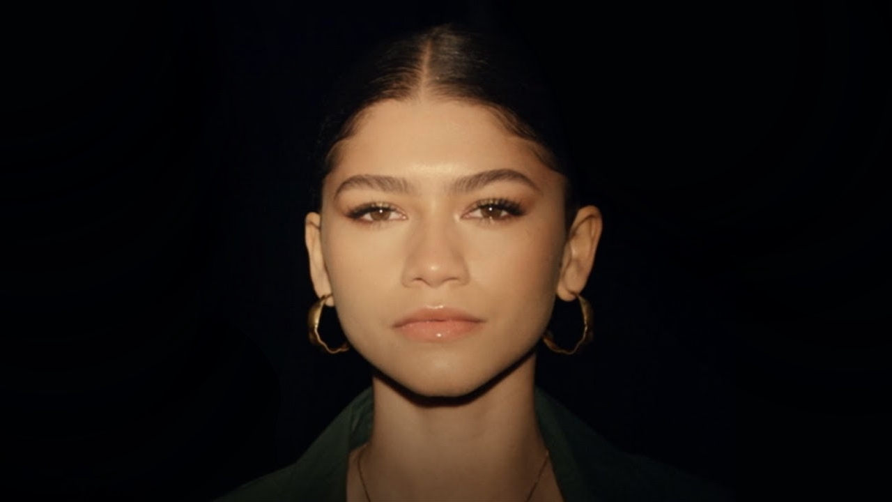 Zendaya toont een vreemd lichaamsdeel: Vertelt het verhaal achter de iconische borstplaat
