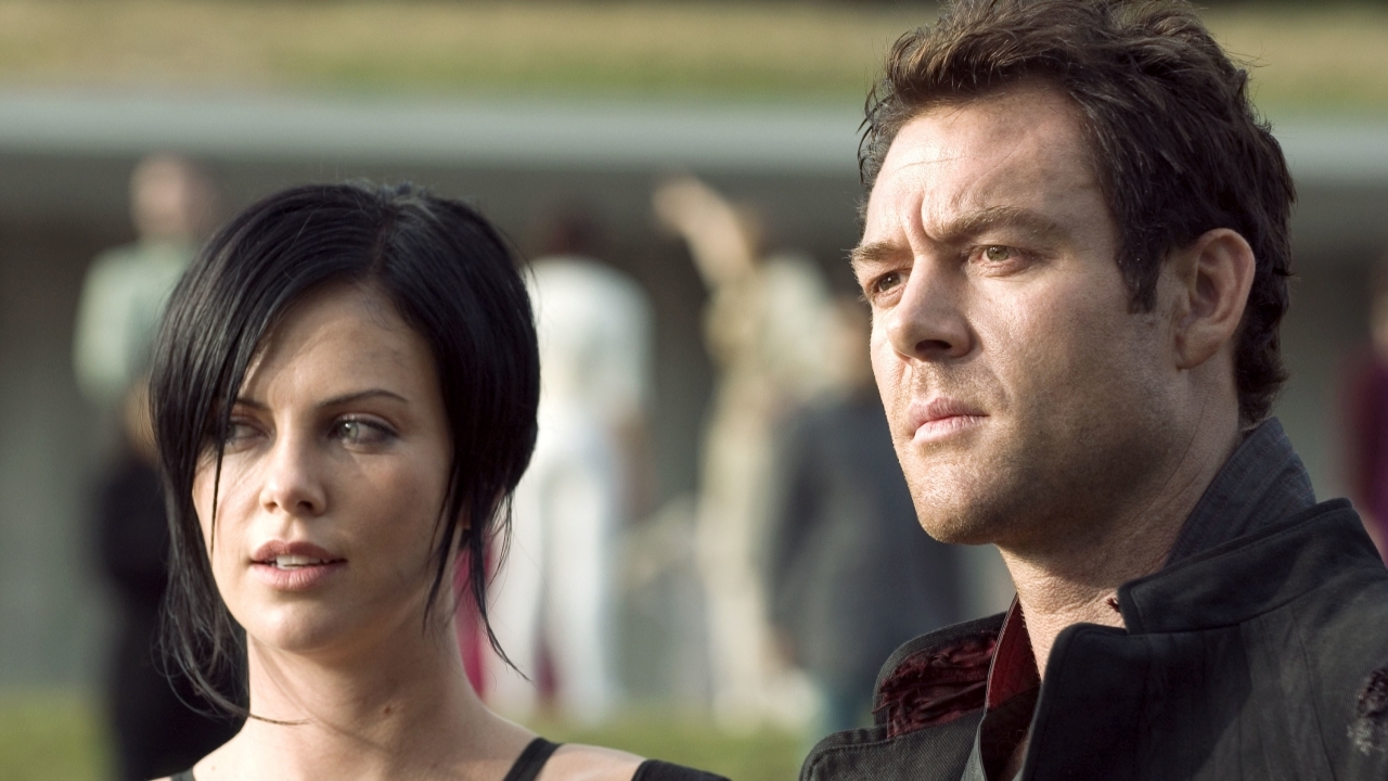 Charlize Theron kwam tijdens deze film bijna om het leven: "een behoorlijk akelige val"