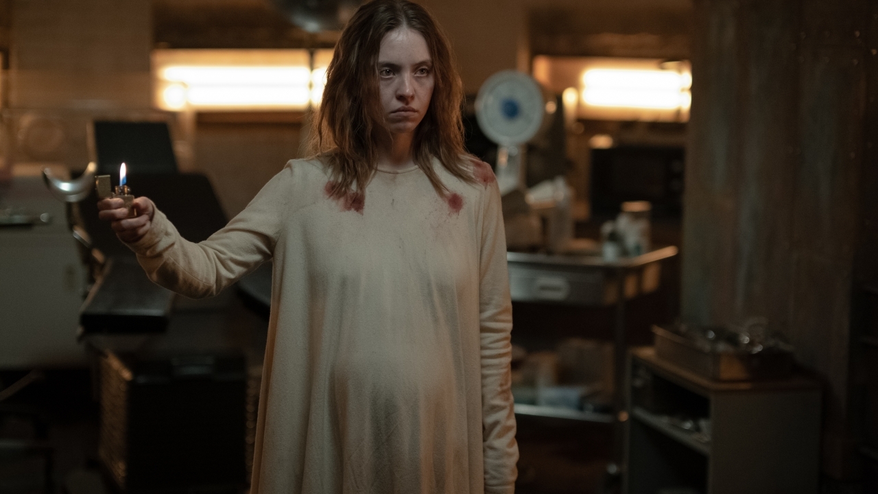 Je gelooft nooit wat Sydney Sweeney verstopte in de nepbuik die ze droeg voor 'Immaculate'
