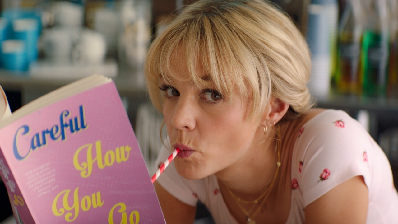 Carey Mulligan weet dat ze niet meer de jongste is: Voor 'Maestro' veel make-up nodig