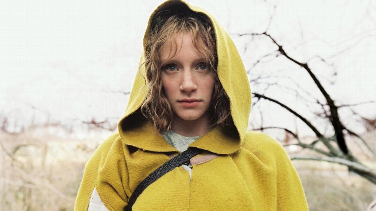 'The Village' werd bijna verpest door de tenenkrommende prestatie van latere 'Jurassic World'-actrice