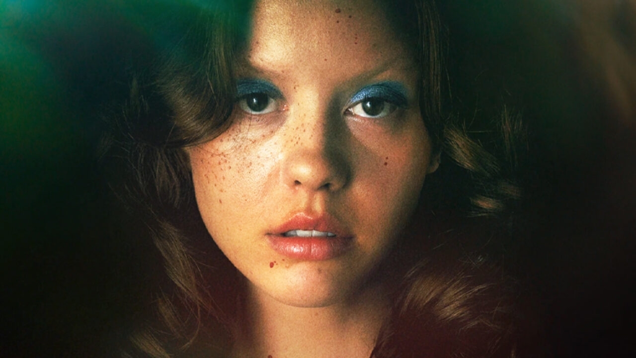 Waanzinnige eerste trailer 'Maxxxine': Mia Goth op haar best