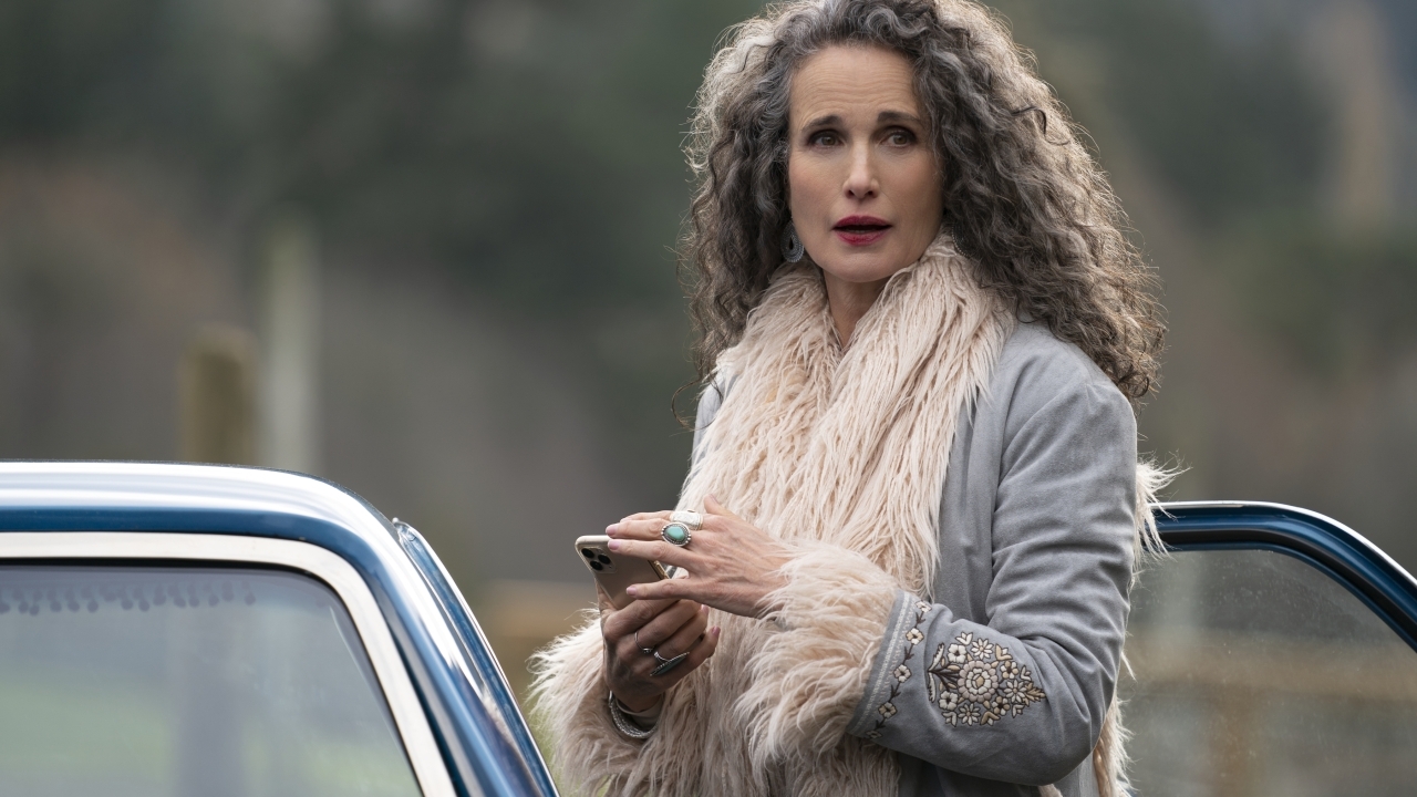 Andie MacDowell weet waarom haar grijze krullen viraal gaan