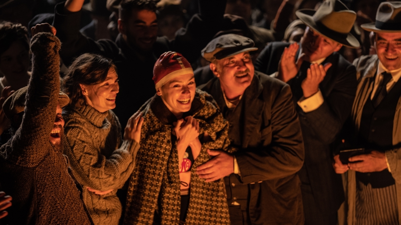 'Star Wars'-ster schittert in ongelooflijke en waargebeurde 'Young Woman and the Sea'