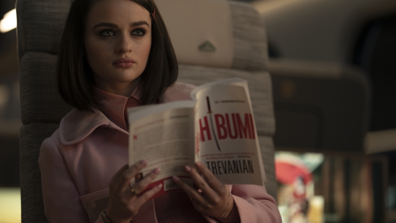 Joey King doorstond 28 gangen in een fantastisch restaurant en werd letterlijk doodziek