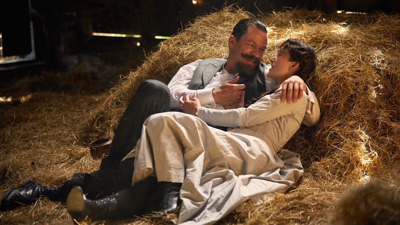 Dominic West over het vreemdgaan met veel jongere Lily James: "Mijn vrouw en ik lachen er nu over"