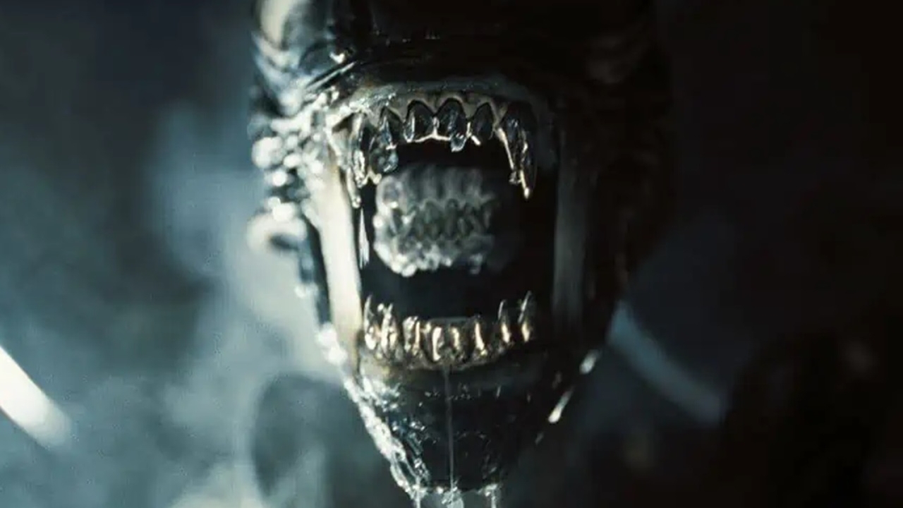 Een van de Xenomorphs valt aan op nieuwe foto 'Alien: Romulus'