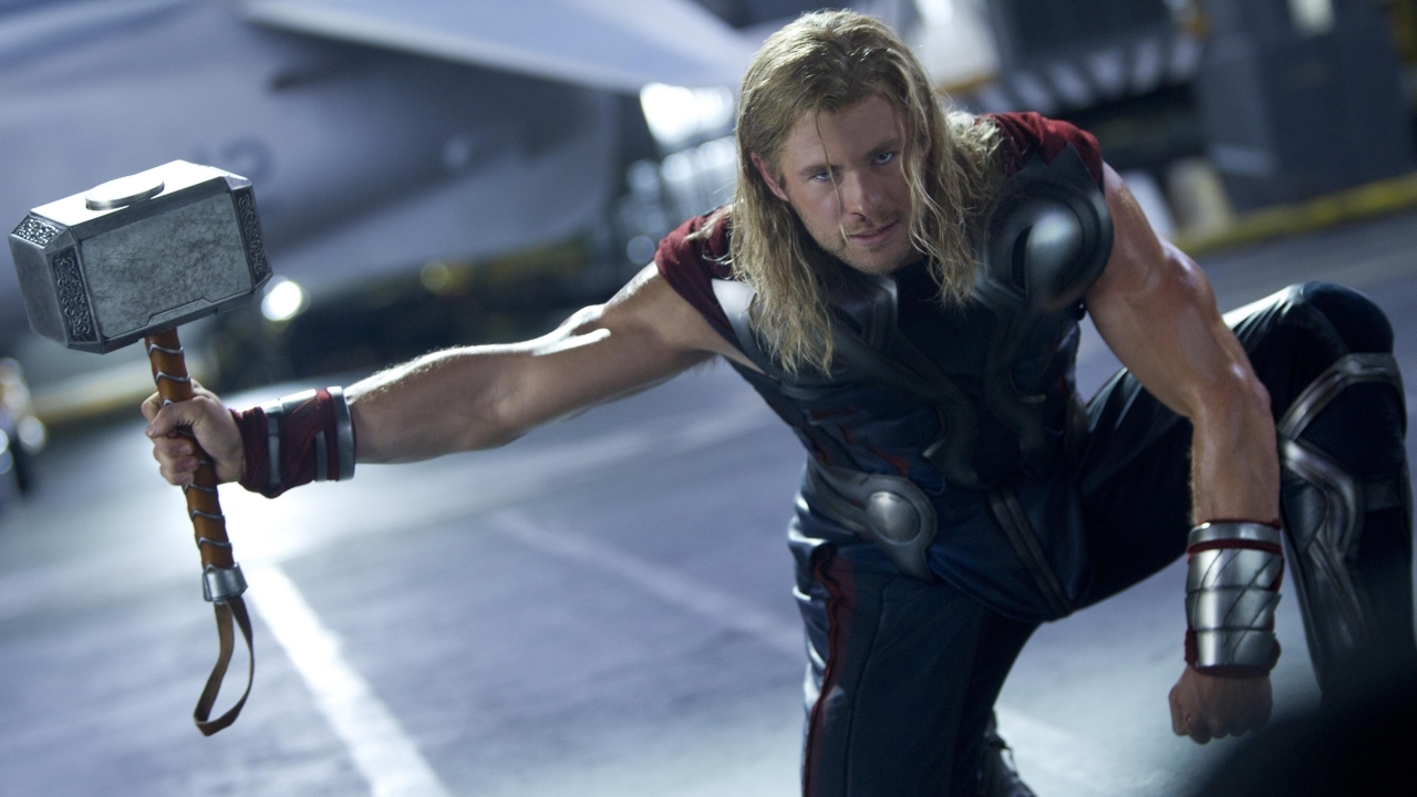 Chris Hemsworth zegt dat zijn eigen broer ook Thor wilde spelen