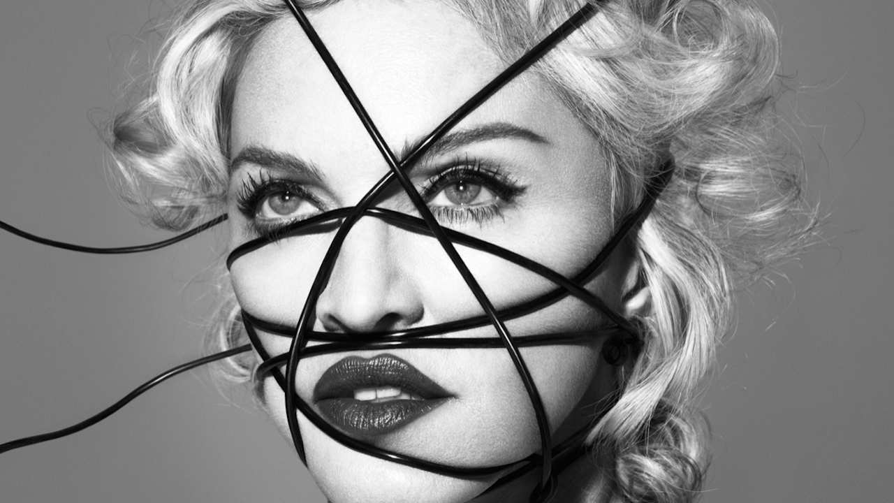 Madonna (60) laat op Instagram zien hoé lenig ze nog is (NSFW?)