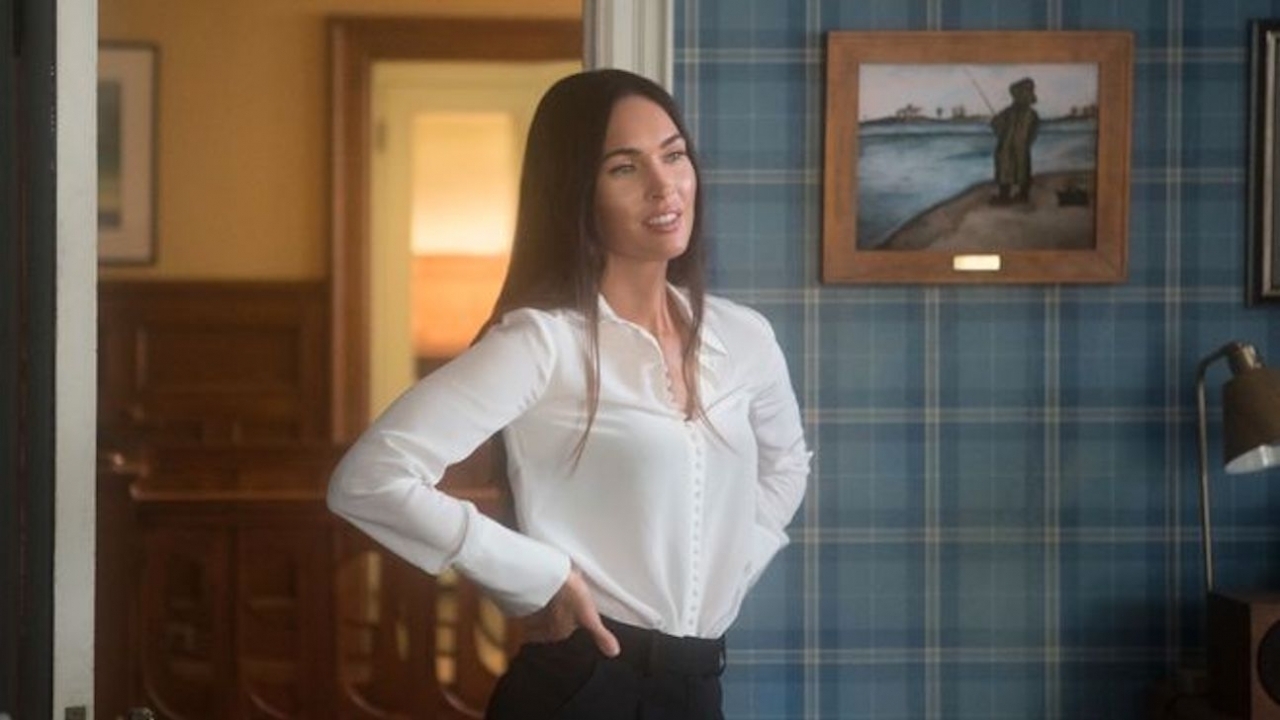 Megan Fox ziet er vurig uit in rode jurk op Instagram