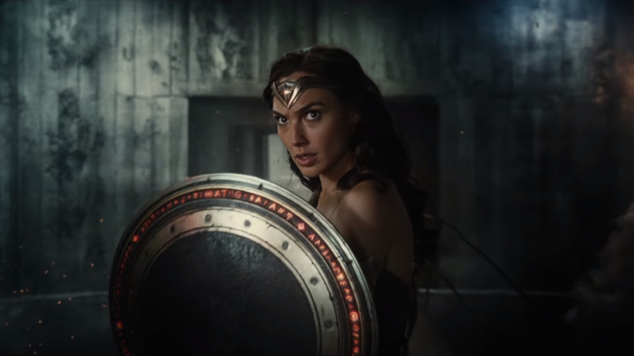 Gal Gadot ten strijde op nieuwe foto 'Wonder Woman' [UPDATE]