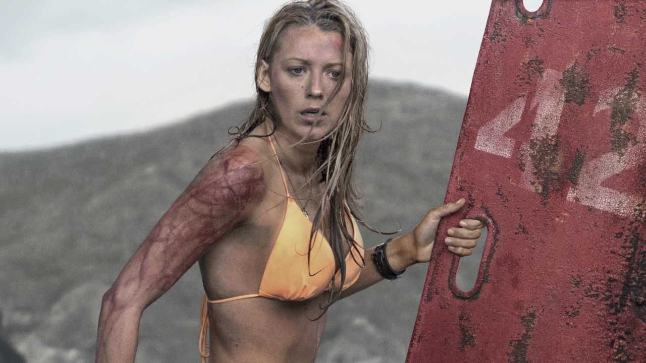 Blake Lively vs. witte haai in trailer 'The Shallows'