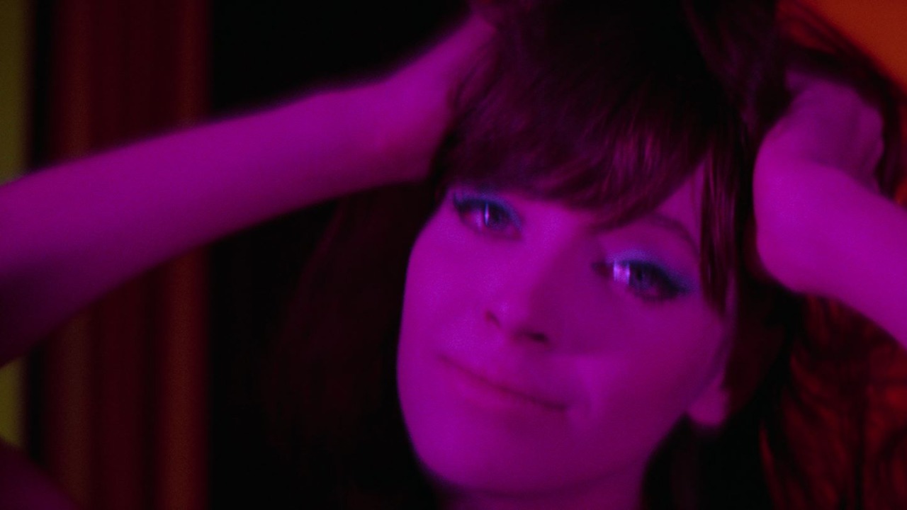 Une Femme Est Une Femme