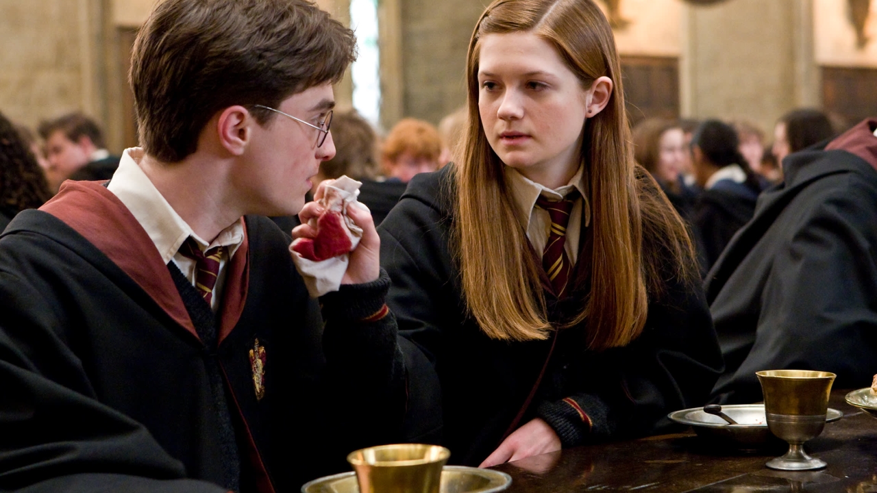 De 'Harry Potter'-acteurs zijn duidelijk geen kinderen meer en 'Ginny Weasley' bewijst het