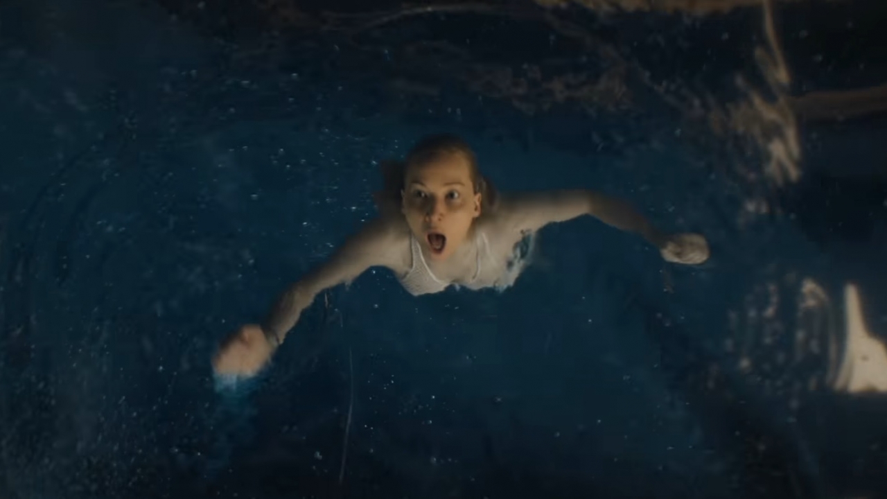 Jennifer Lawrence in zwevende waterbel in eerste clip 'Passengers'