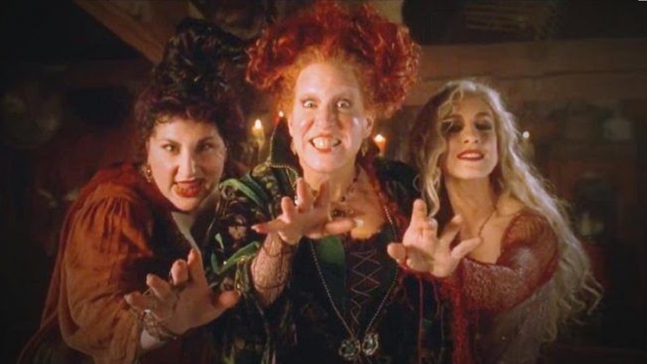 Officiële heksenfoto 'Hocus Pocus 2': De Sanderson Sisters zijn terug!