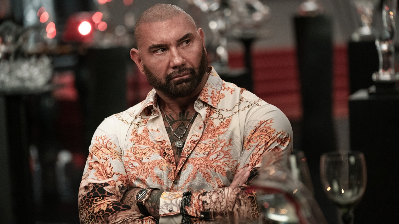 Samuel L. Jackson stuurt Dave Bautista op schattenjacht in trailer 'Afterburn'