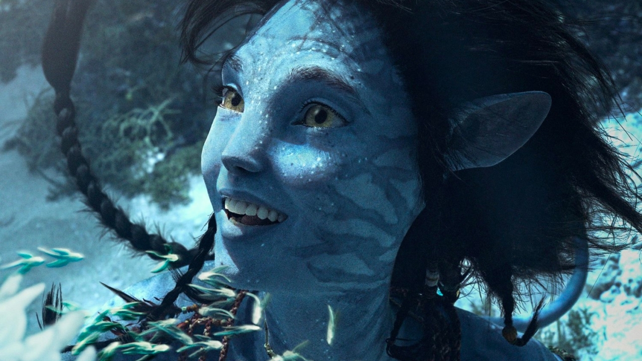 Foto's van Sigourney Weaver als blauw kind in 'Avatar 2'