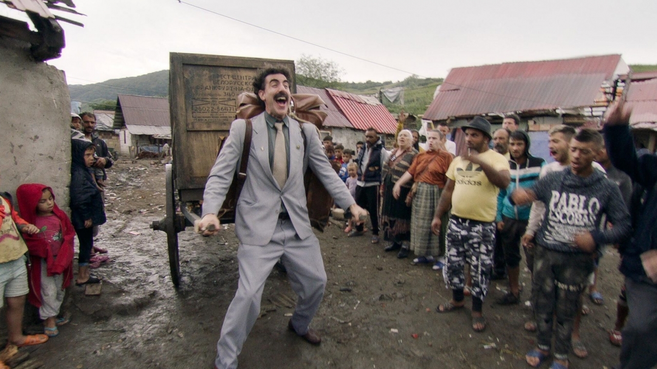 Beelden van Sacha Baron Cohen's levensgevaarlijke stunt voor 'Borat Subsequent Moviefilm'