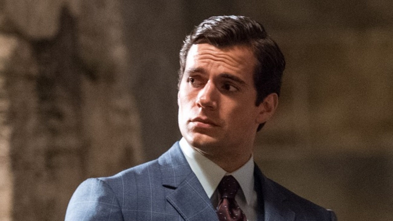 Eerste foto van Henry Cavill als Sherlock Holmes!