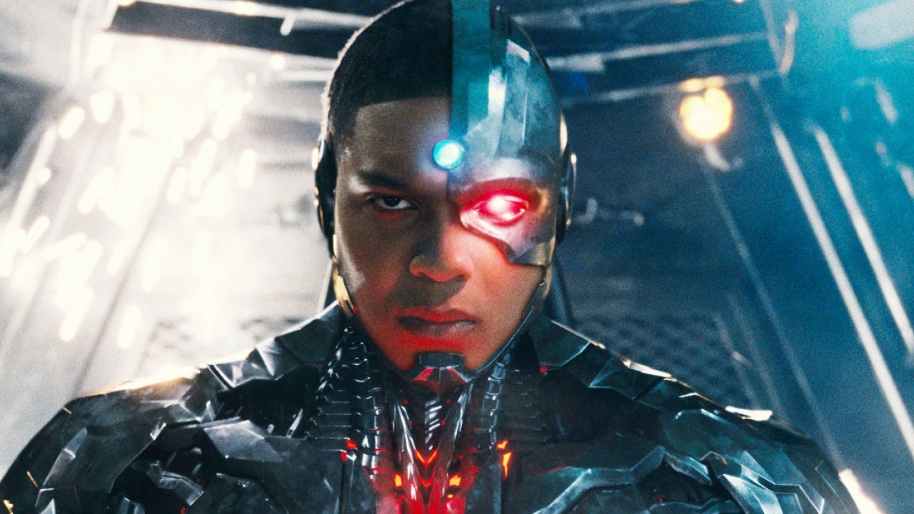 Cyborg-acteur Ray Fisher blijft ruzie maken bij DC, nu met James Gunn