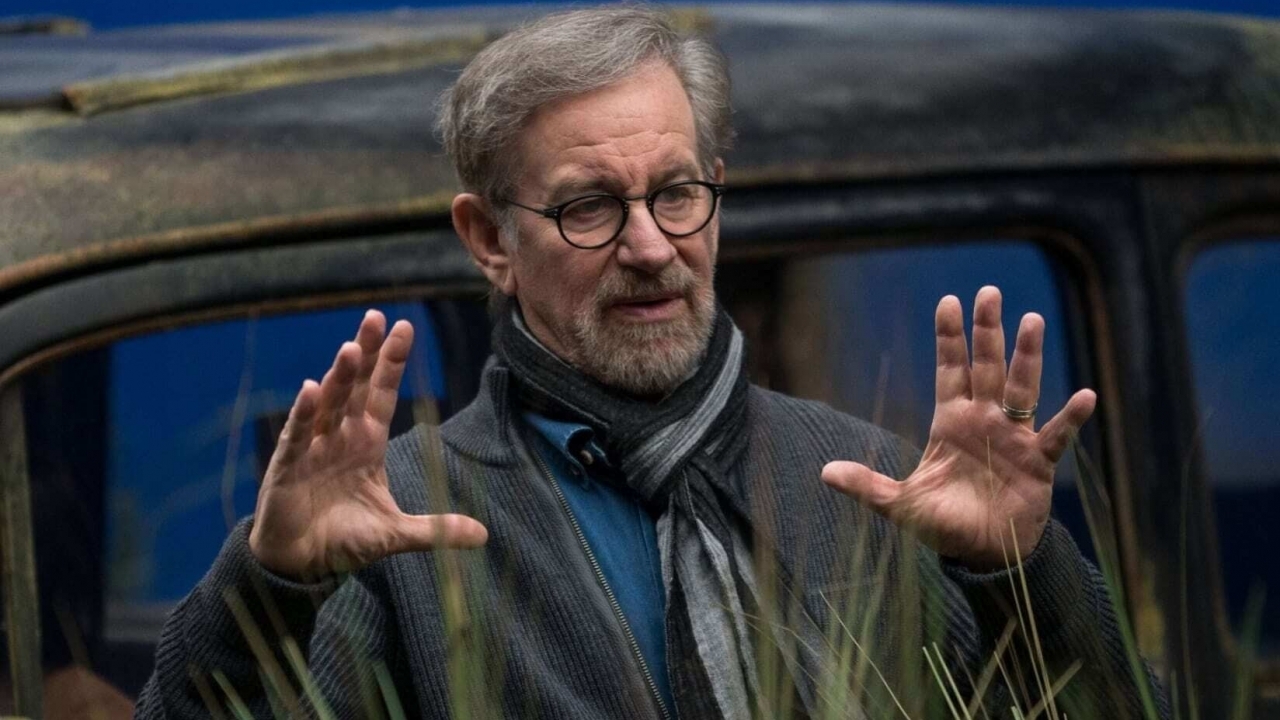 Steven Spielberg maakt een toffe muziekclip met slechts een 'mobieltje'