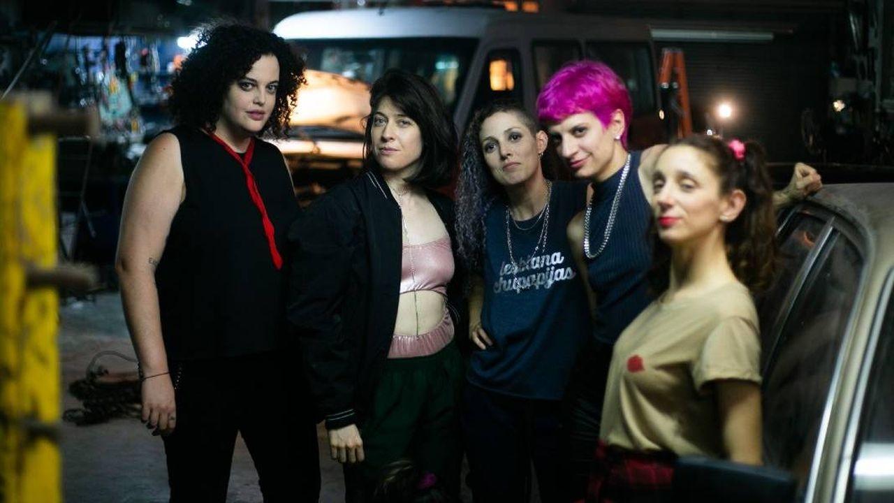 ¡Caigan las Rosas Blancas!