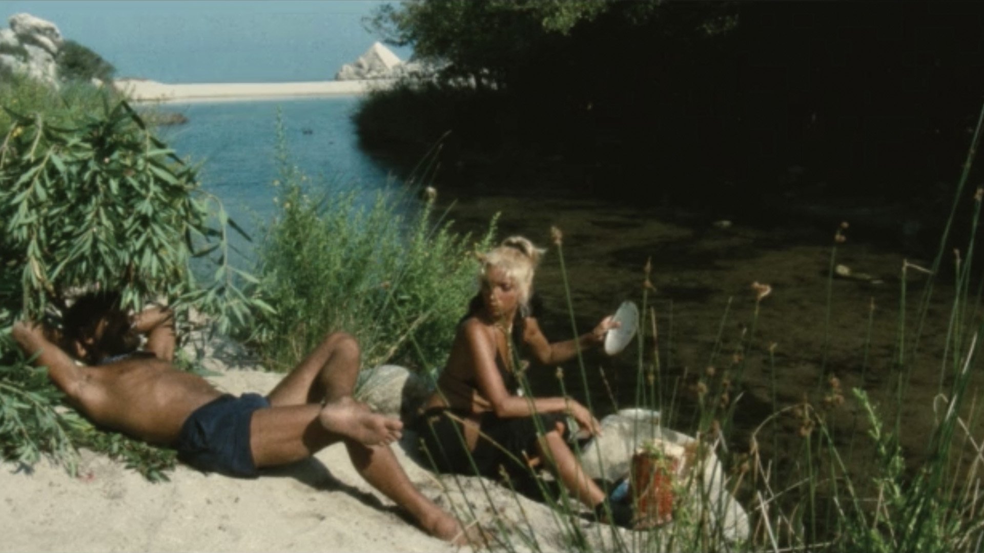 Travolti da un Insolito Destino nell'Azzurro Mare d'Agosto