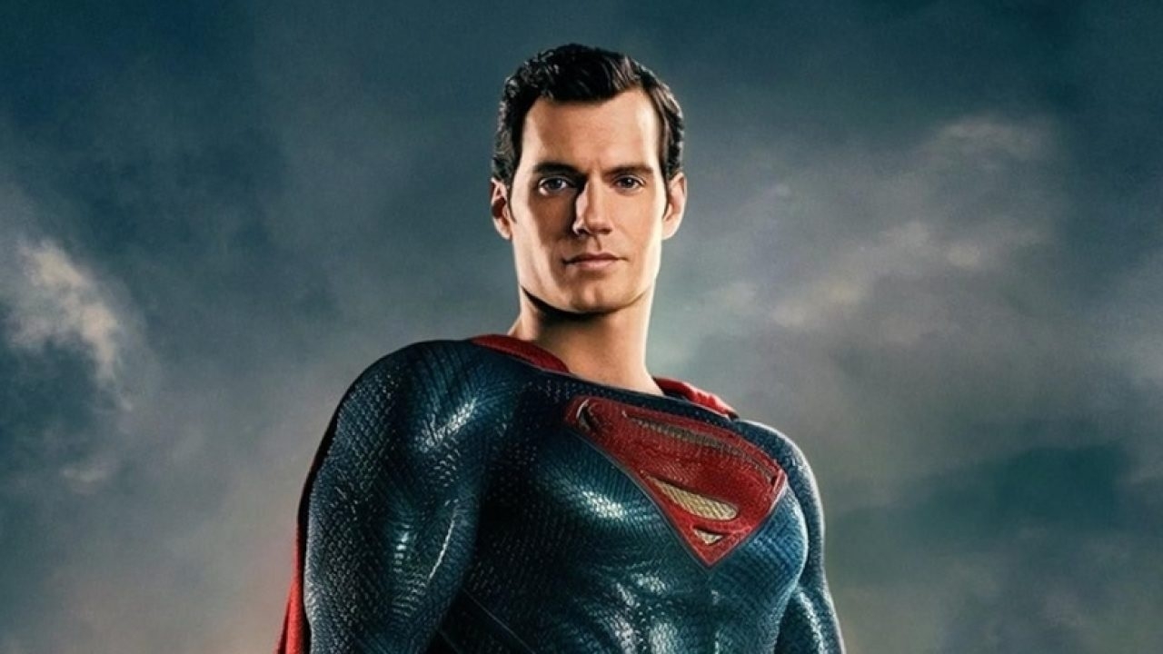 ZIEN: Henry Cavill in het spandex 'Superman'-kostuum van Christopher Reeve