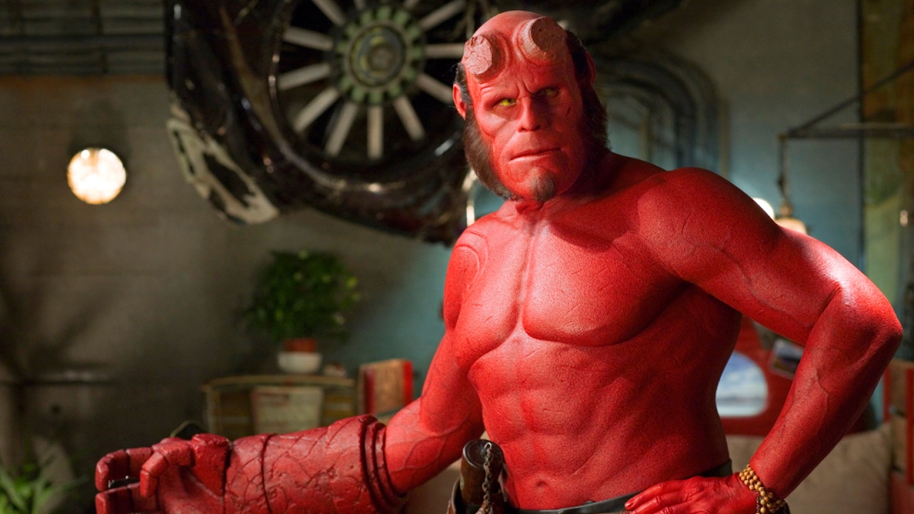 'Brandende' vraag! Kan onze duivelse superheld Hellboy wel seks hebben eigenlijk?