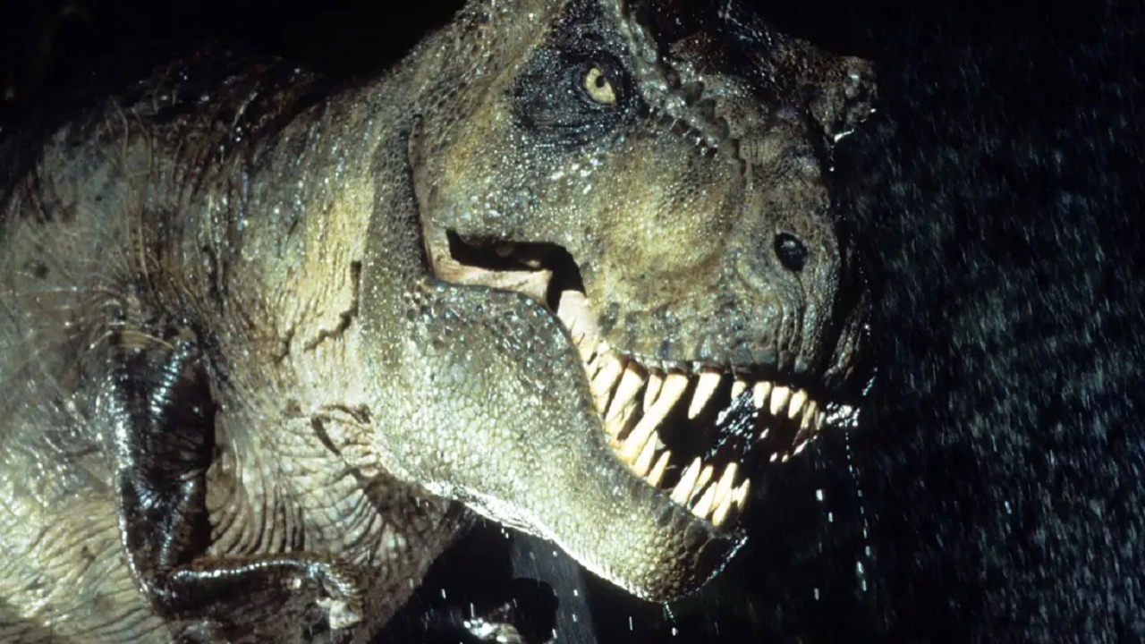 Hoe doodde de T-Rex de bemanning van het vrachtschip in 'The Lost World'?