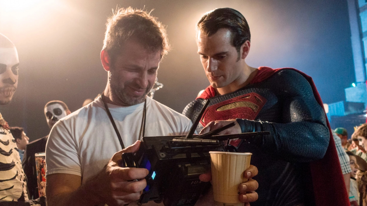 Zack Snyder lijkt blij met vertrek Joss Whedon bij 'Batgirl'