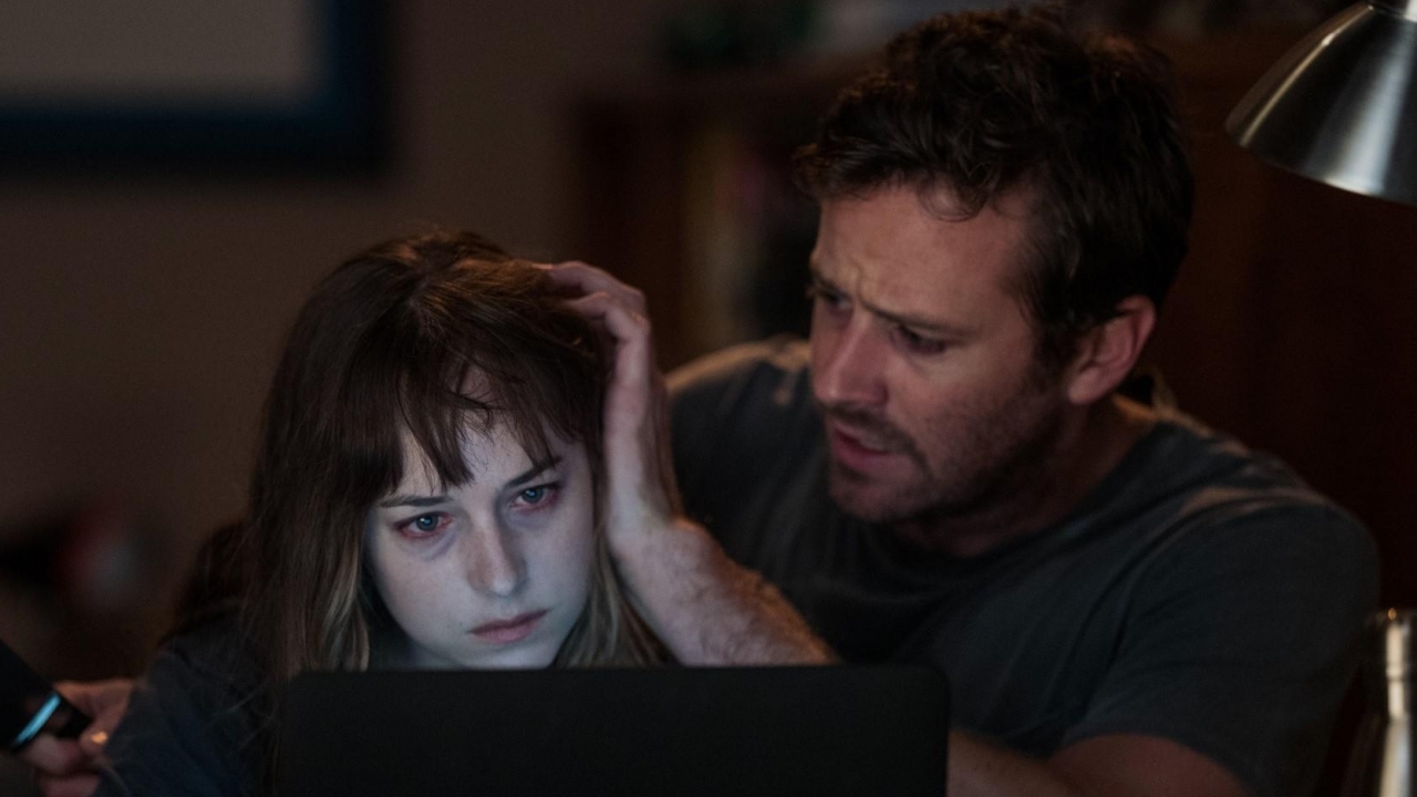 Trailer 'Wounds': Armie Hammer en Dakota Johnson raken volledig de weg kwijt!