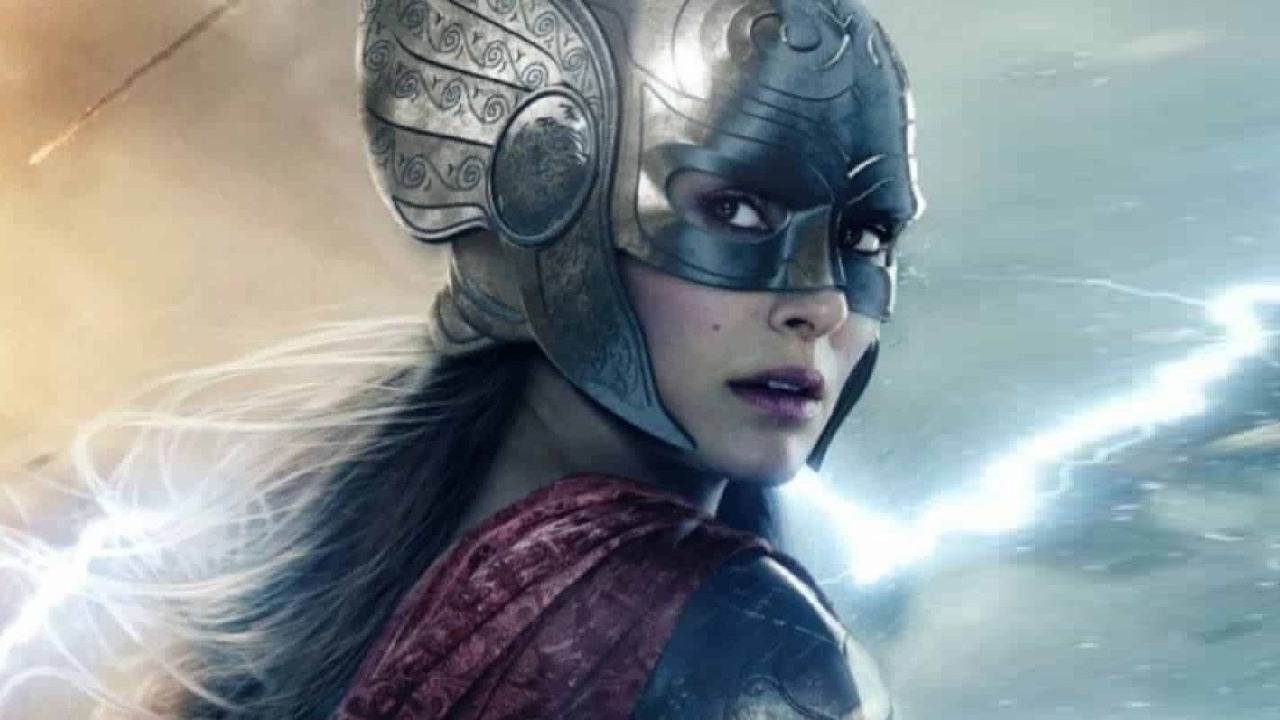 Goeiedag zeg! Natalie Portman toont afgetrainde biceps op 'Thor 4' setfoto's