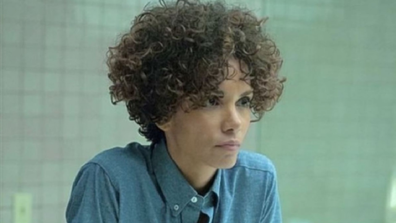 Halle Berry bewijst dat ze geen 6 tenen heeft en Tracee Ellis Ross masseert haar blote buik