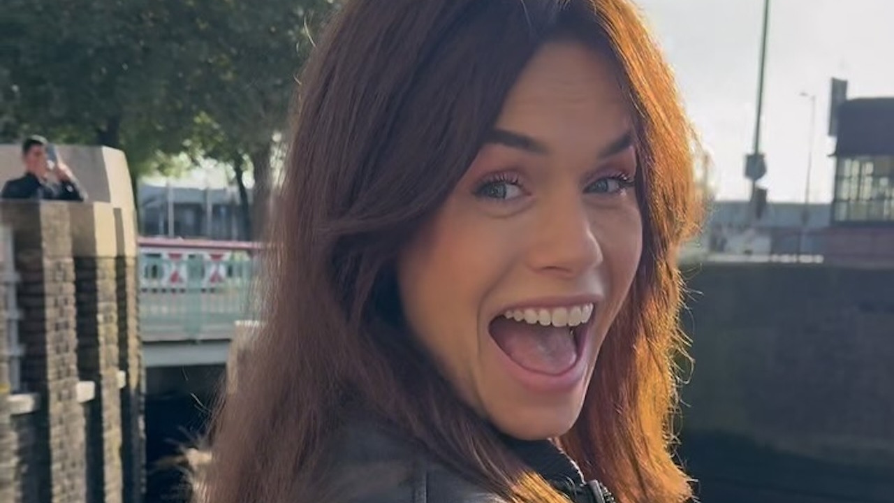 Nicolette van Dam als brunette en zus van Yolanthe Cabau in nieuwe bioscoopfilm