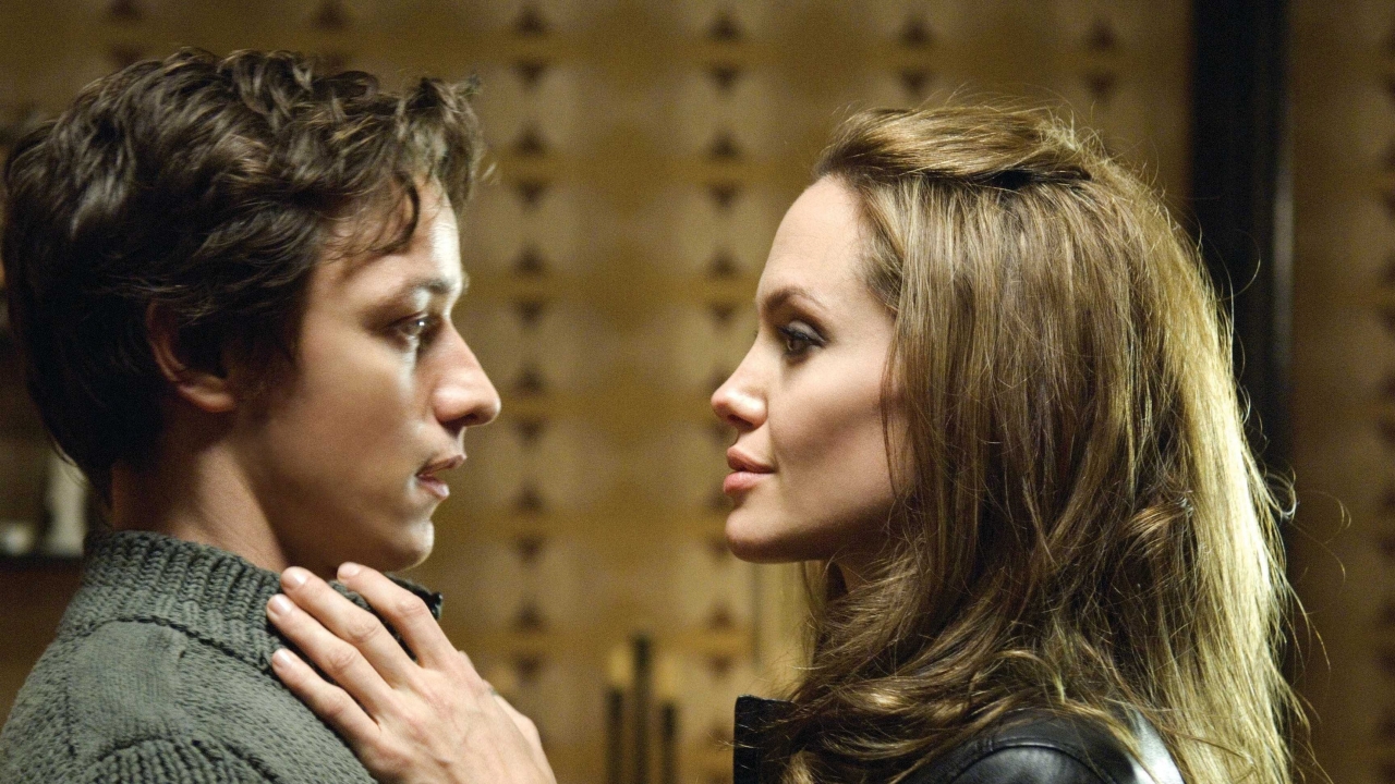 Angelina Jolie wil de media-aandacht die George Clooney's vrouw krijgt