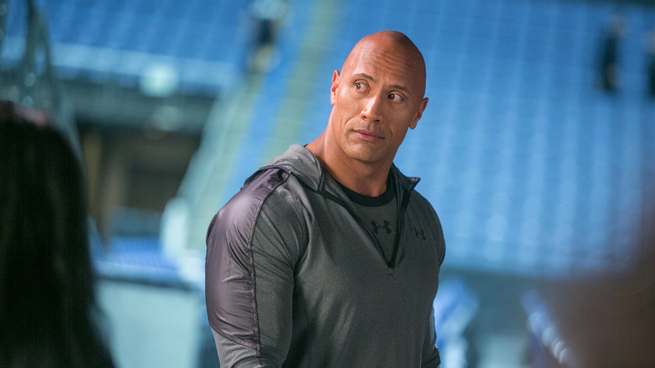 Dwayne 'the Rock' Johnson verrast straatarme UFC-vechter met een huis