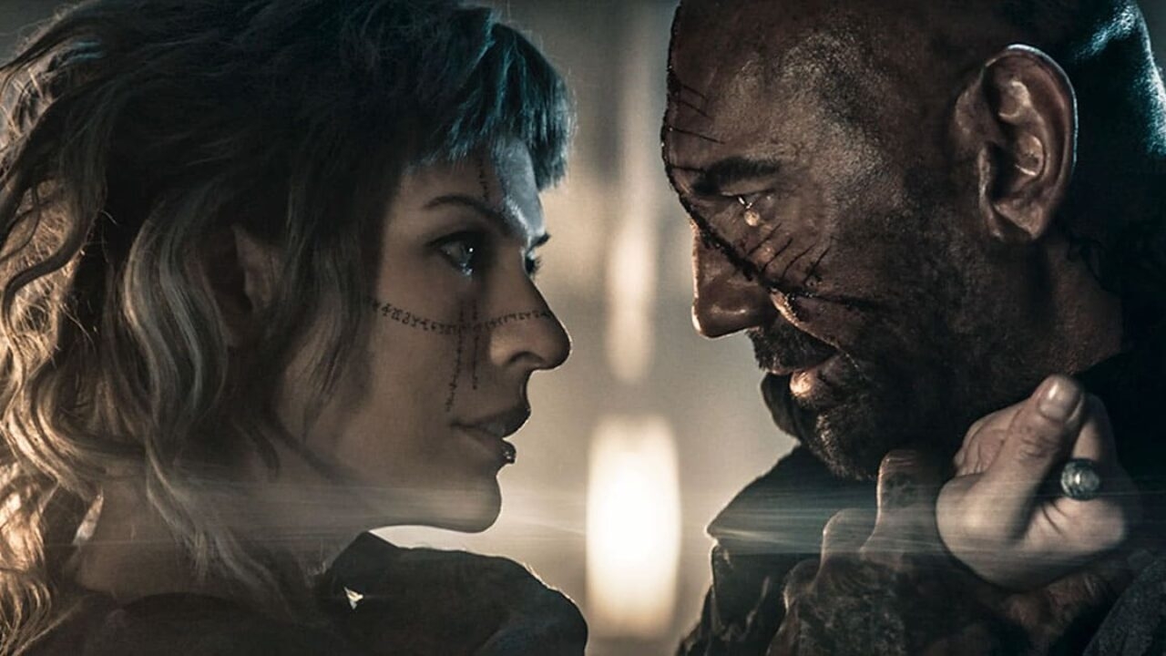 Milla Jovovich en Dave Bautista bestrijden demonen in trailer 'In the Lost Lands'