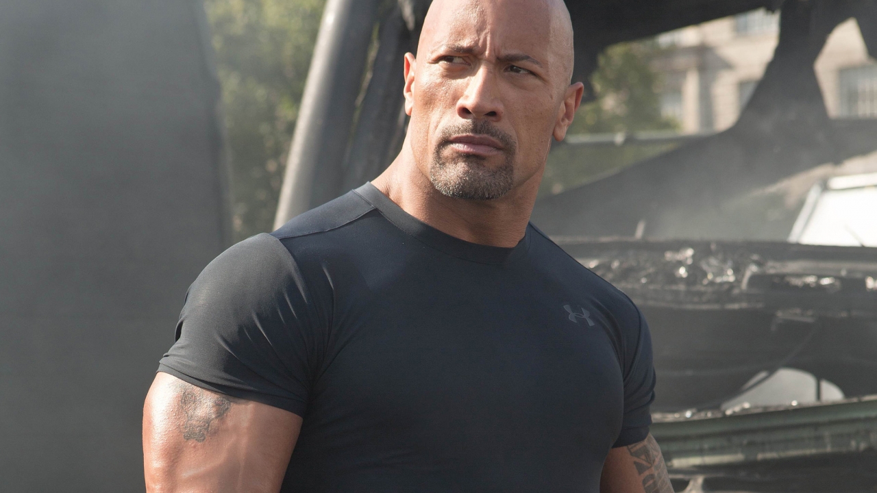 Dwayne Johnson gaat de bak in op nieuwe foto 'Fast & Furious 8'