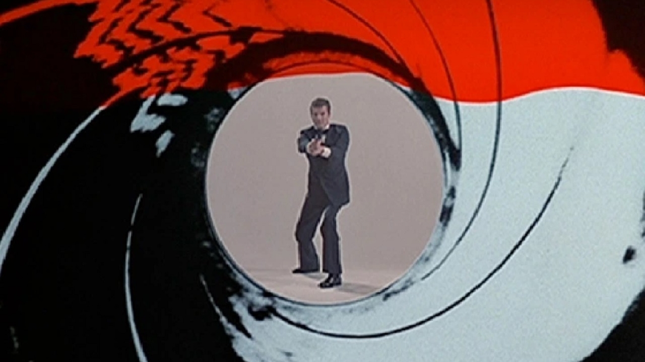 Hoe de beroemde James Bond gunbarrel zich door de jaren heen ontwikkelde