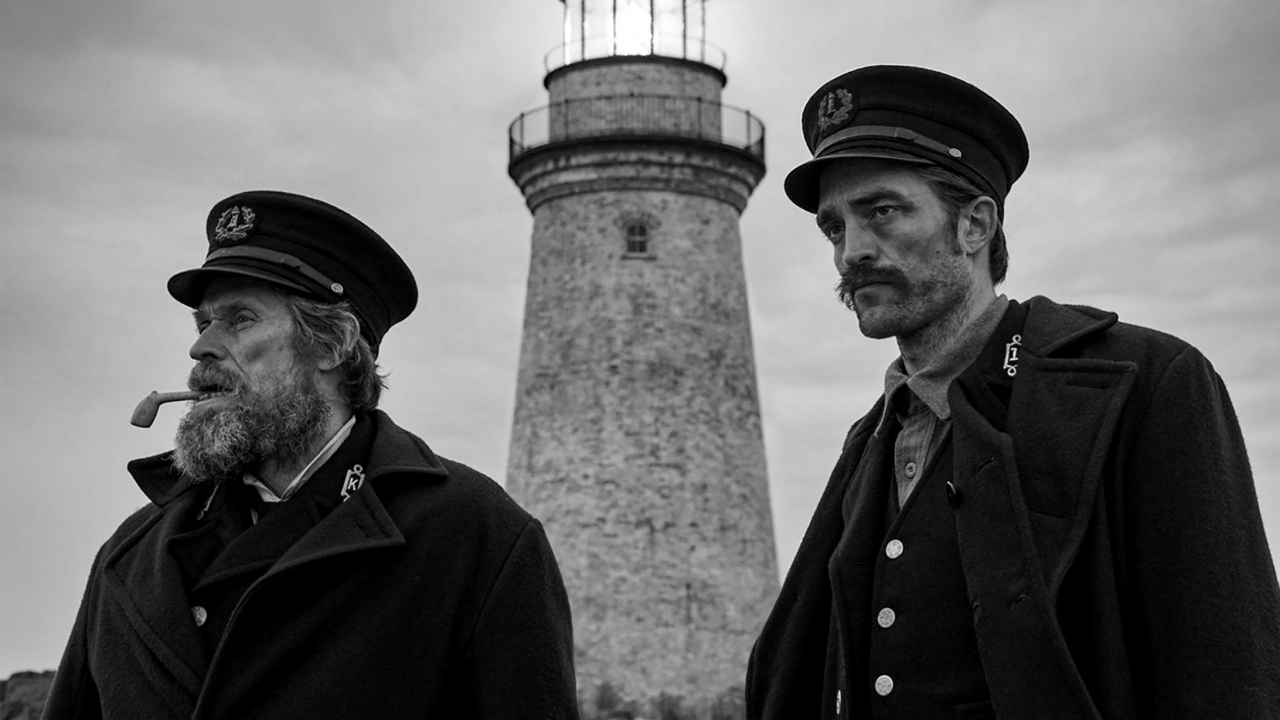 Blu-ray review 'The Lighthouse' - Kleinschalig spektakel met Pattinson en Dafoe