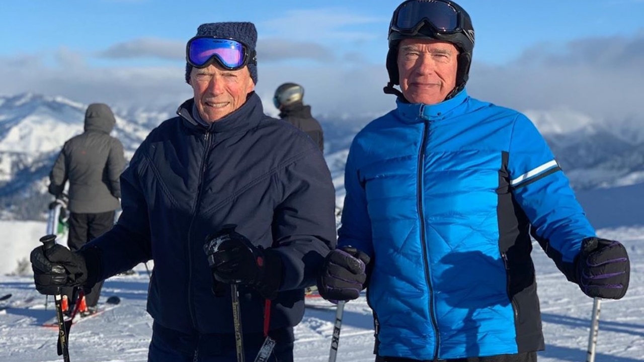 Clint Eastwood (89!) en Arnold Schwarzenegger (72) samen aan het skiën