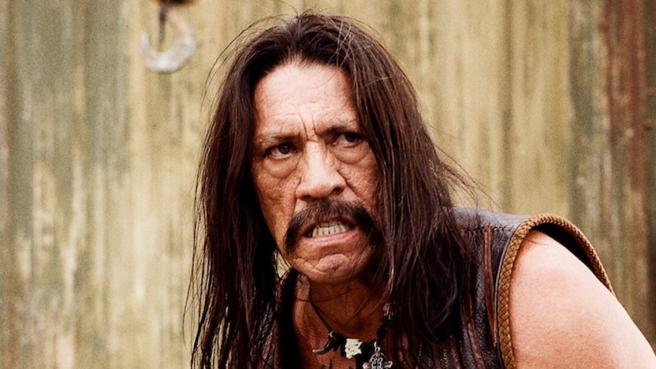 Bloedige trailer onthuld voor 'The Curse of Wolf Mountain' met 'Machete'-acteur Danny Trejo