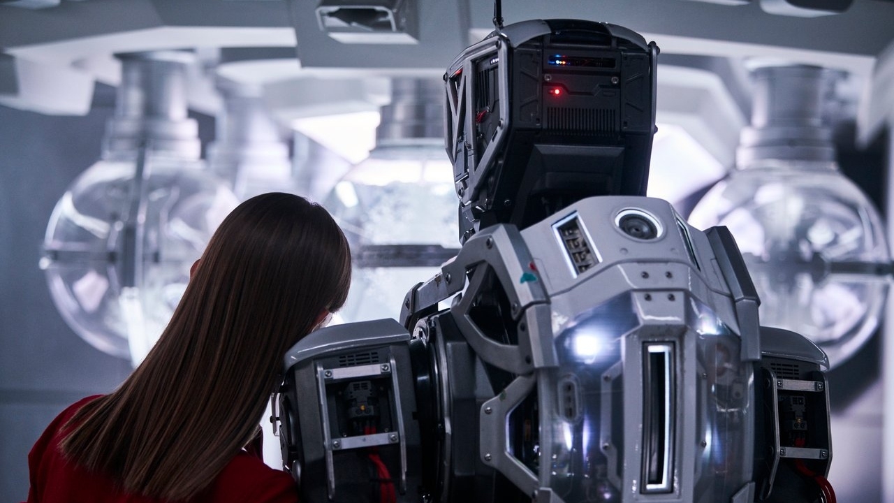 Eerste trailer Netflix-film 'I Am Mother': Hilary Swank vs. een creepy robot