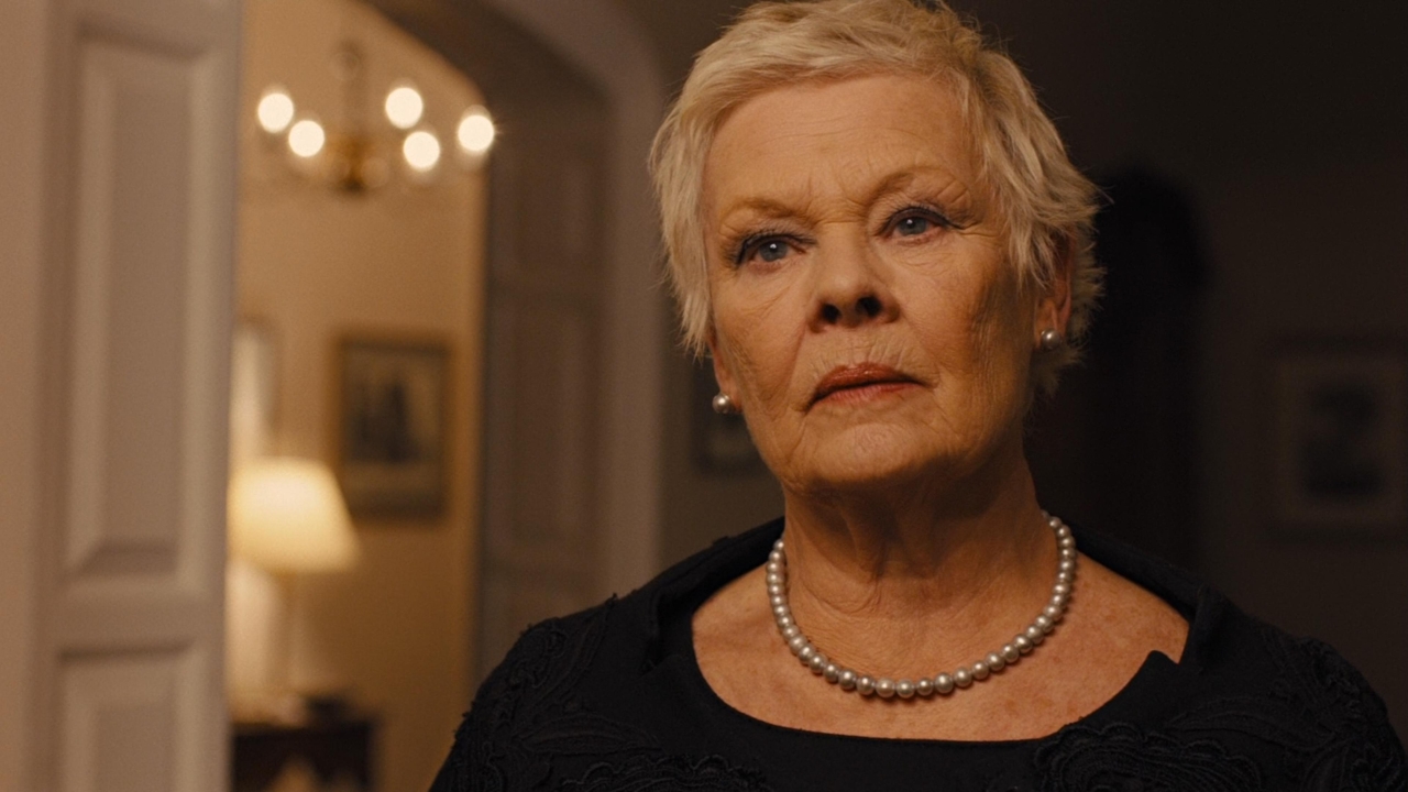 Actrice Judi Dench ziet nog amper haar tekst, maar weigert op te geven