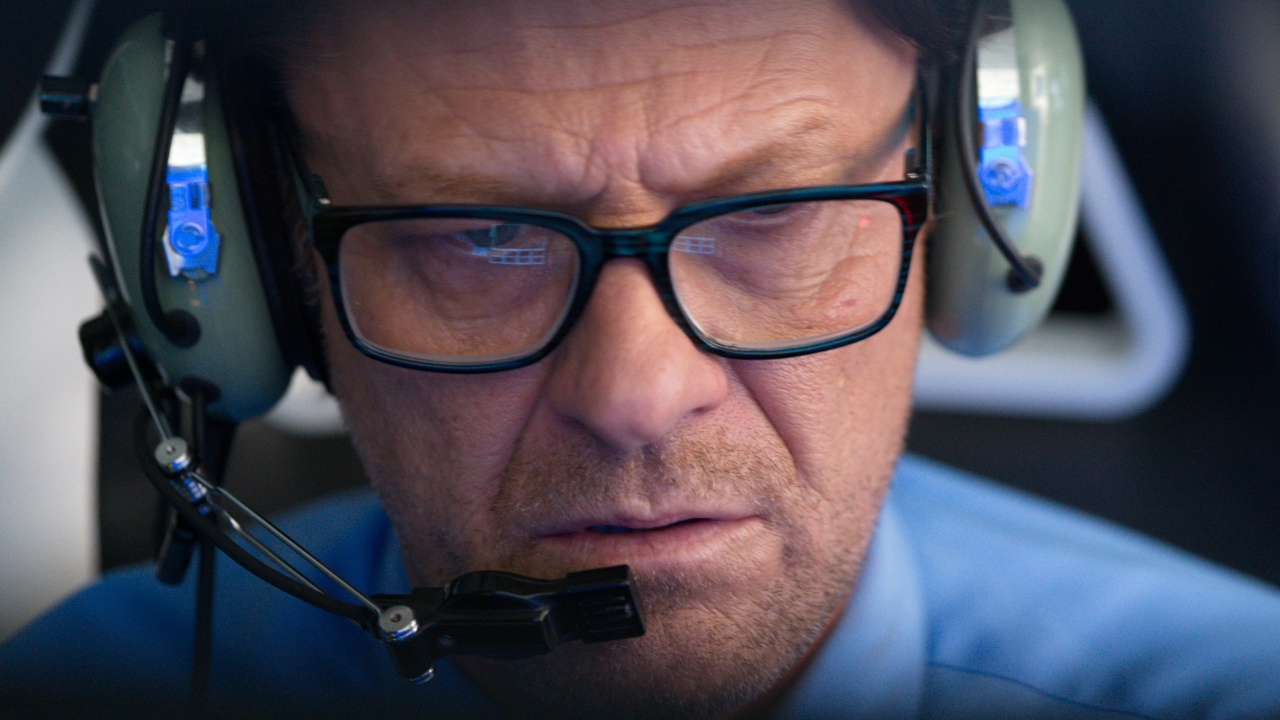 Problemen voor drone-piloot Sean Bean in trailer 'Drone'